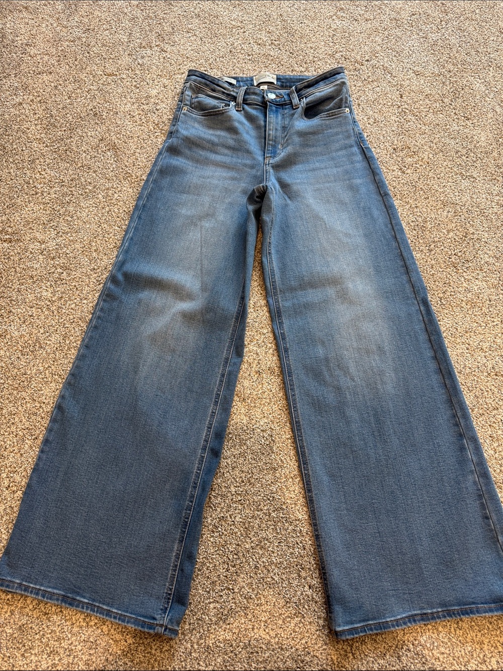Universal thread Wide-Leg High-Rise Women's Jeans in Medium Blue